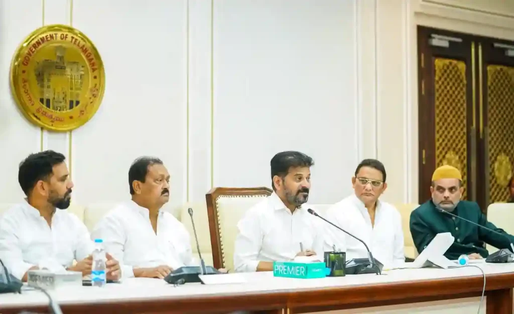 Telangana : खुले स्थानों पर कचरा फेंकने वालों के विरुद्ध कठोर कार्रवाई हो – रेवंत रेड्डी