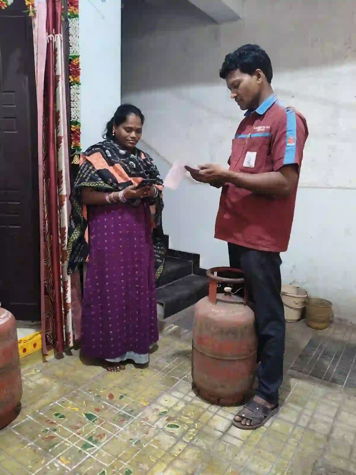 एलपीजी सिलेंडरों की कोई कमी नहीं – आपूर्ति निगम