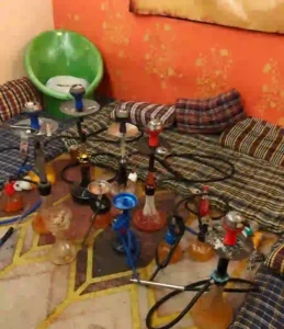 हुक्का सेंटर पर पुलिस का छापा, दस पकड़े गए