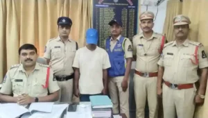 शाप में चोरी करने वाले गिरफ्तार