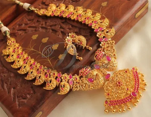 Gold: सोना-चांदी रिकॉर्ड ऊंचाई पर