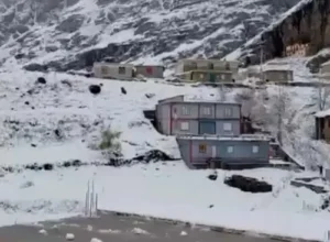 Himachal Weather- हिमाचल में बदला मौसम का मिजाज, मनाली-लाहौल में फिर बर्फबारी