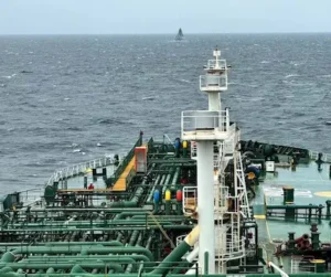 Gujrat- गुजरात के कांडला बंदरगाह पर पहुंचा 42 हजार टन एलपीजी से लदा ‘जग वसंत’ जहाज