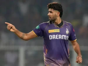 KKR को दोहरा झटका