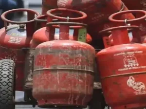 National- रसोई खर्च बढ़ा, गैस सिलेंडर महंगा होने से आम जनता बेहाल