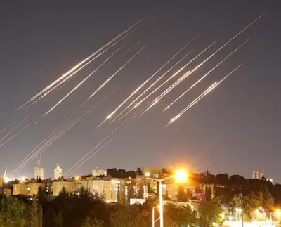 IRAN- मिडिल ईस्ट में भड़का तनाव, ईरान ने कई देशों में अमेरिकी ठिकानों पर दागीं मिसाइलें