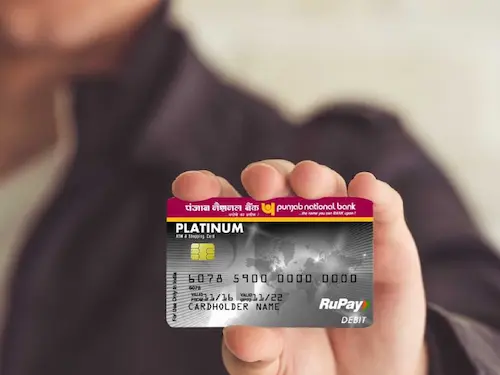 PNB: PNB ग्राहकों को झटका: ATM से कैश निकालने की लिमिट आधी