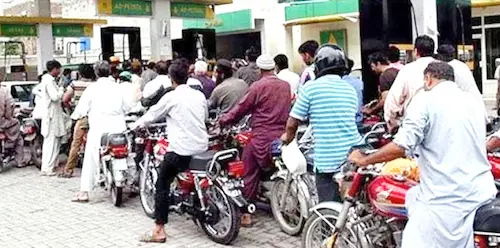 PAK- गिलगित-बाल्टिस्तान में पेट्रोल 55 रुपये महंगा, शिक्षा व्यवस्था पर भी असर