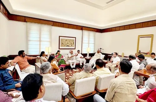 National- इंडिया गठबंधन की बैठक में राहुल गांधी पर वाम दलों का तीखा हमला