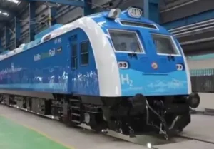 Railway- यात्रियों के लिए बड़ी खुशखबरी- अब पानी से दौड़ेगी ट्रेन, डीजल-बिजली से मिलेगी छुट्टी