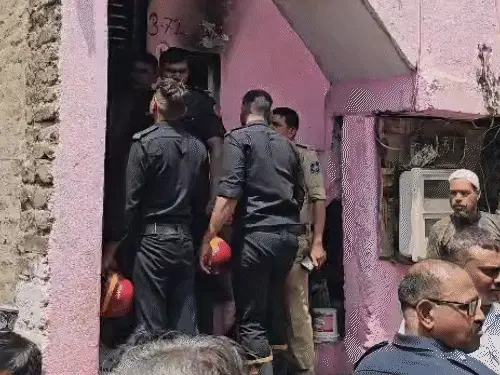 Surat: सूरत अग्निकांड: साड़ियों के भारी स्टॉक ने छीना 5 का जीवन