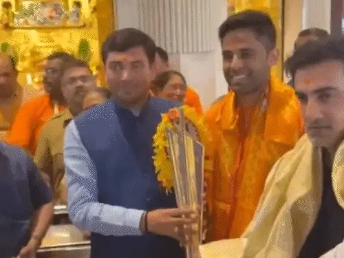 Team India: वर्ल्ड कप जीत के बाद ईश्वर की शरण में टीम इंडिया