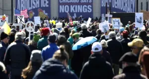 USA- अमेरिका में जनआक्रोश, महंगाई और ईरान युद्ध के खिलाफ ‘नो किंग्स’ प्रदर्शन