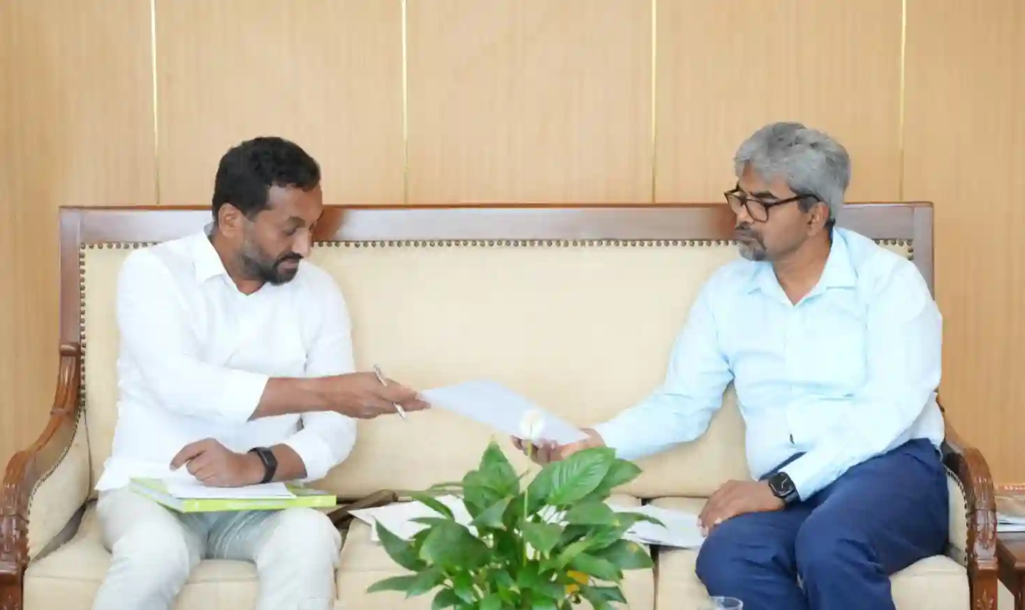 सांसद ने दमरे महाप्रबंधक से मुलाकात की