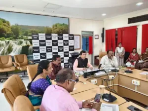 मंडल रेल प्रबंधक ने दिया आदेश, हिंदी में प्राप्त पत्रों का हिंदी में दें उत्तर