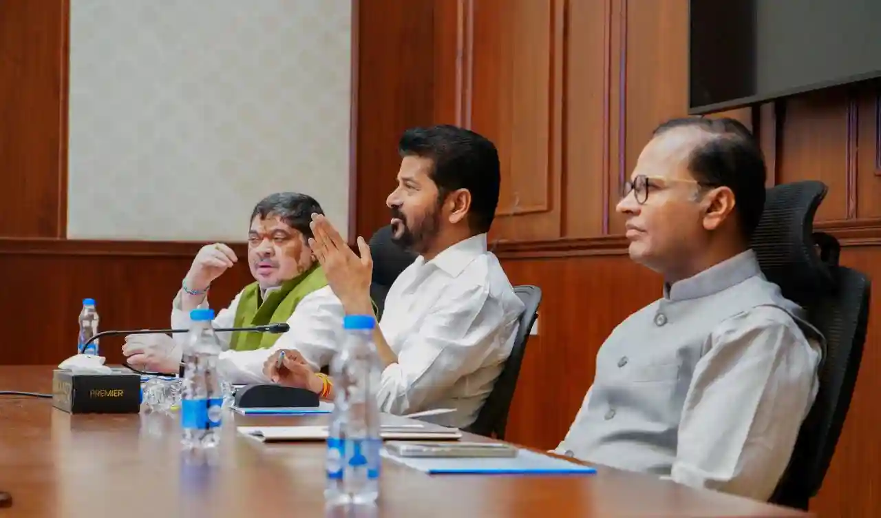 मुख्यमंत्री ने एमएमटीएस सेवाओं में सुधार पर दिया निर्देश