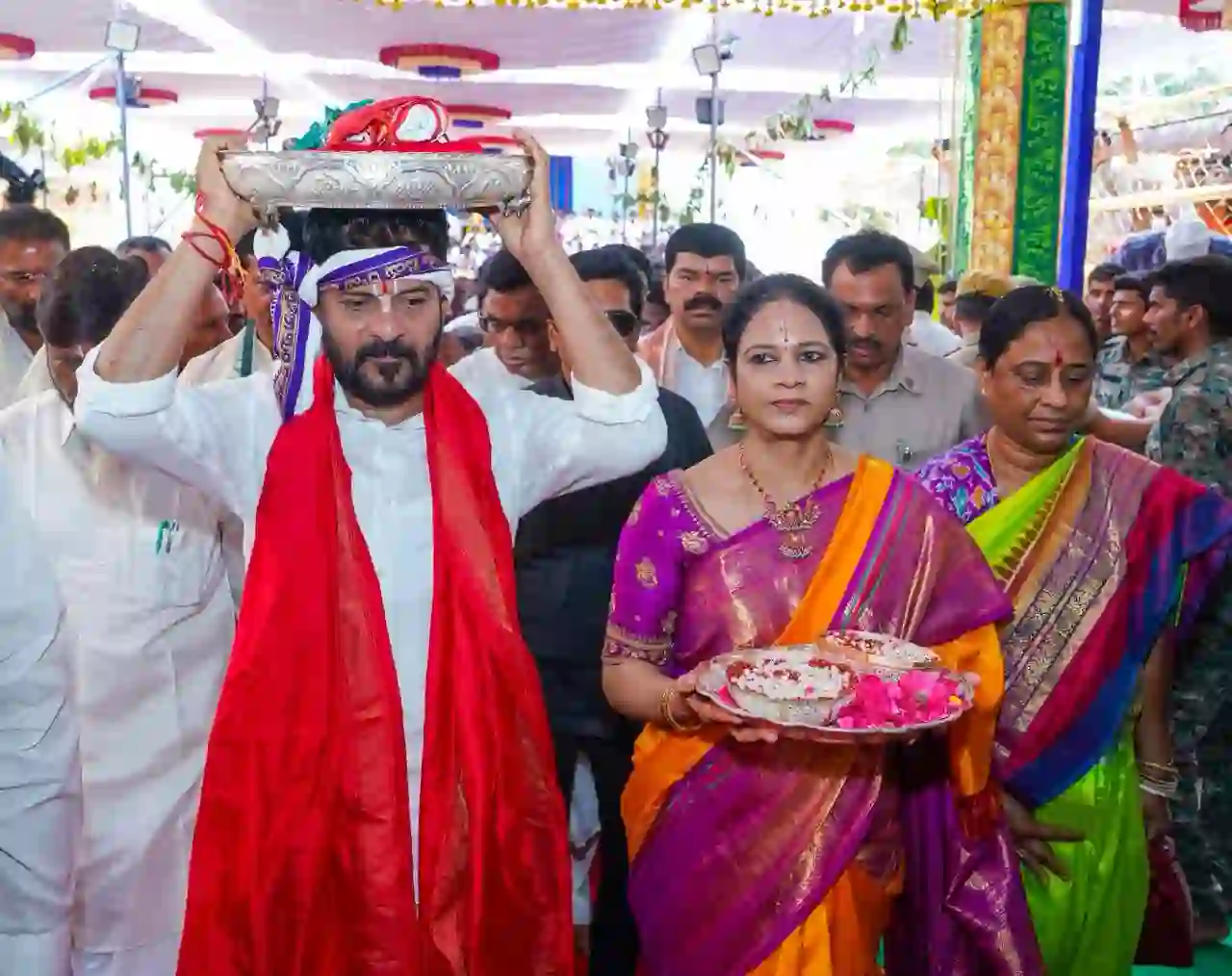 Bhadrachalam : दक्षिण की अयोध्या भद्राचलम‍् में श्री सीताराम कल्याण महोत्सव, सीएम ने लिया भाग