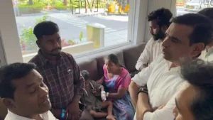 कुत्तों के हमले में आंखों की रोशनी गंवाने वाले बच्चे को सांसद का सहारा