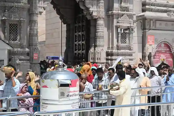 Kashi : काशी विश्वनाथ मंदिर में श्रद्धालुओं की सुविधा हेतु व्यापक व्यवस्थाएं