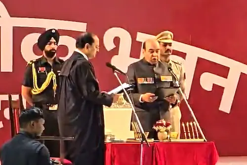 Bihar- सैयद अता हसनैन ने बिहार के राज्यपाल पद की ली शपथ, सीएम नीतीश रहे मौजूद