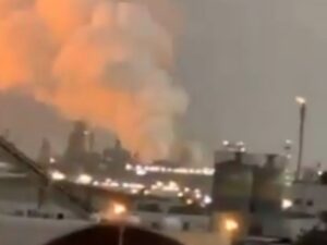 बहरीन रिफाइनरी पर ईरान हमला – युद्ध और तेज