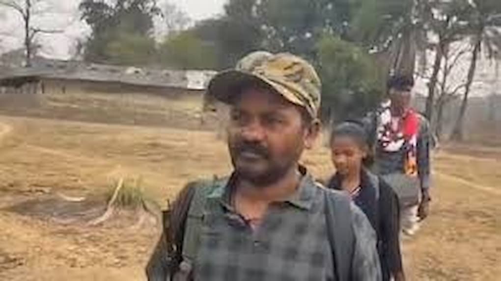 Maoist surrender news : माओवादी नेता सरेंडर, ₹2 करोड़ इनाम वाला