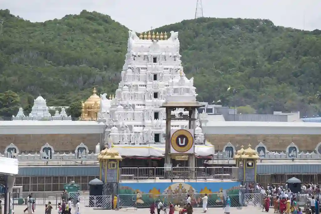 Tirumala : टीटीडी ने तीर्थयात्रियों के लिए सामान सेवाएँ सुनिश्चित की