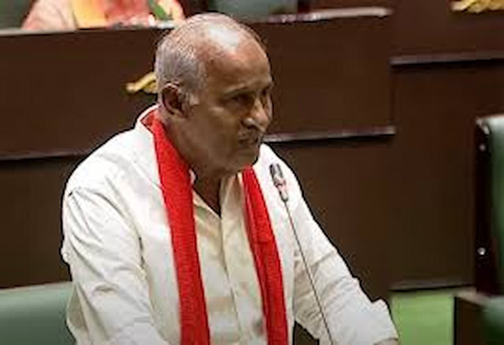 हैदराबाद पर बयान से विधानसभा में हंगामा