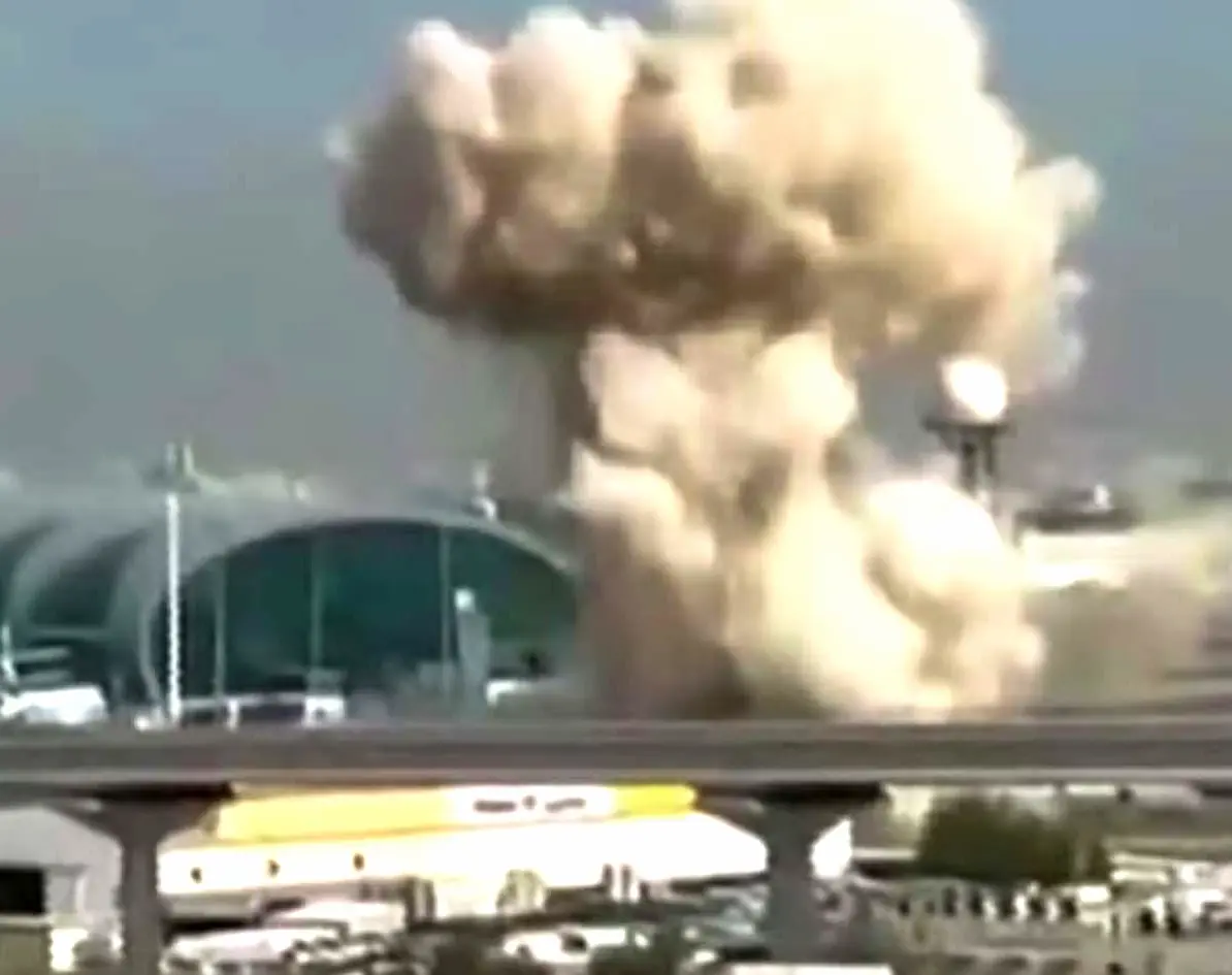 IRAN- बमबारी से ईरान में भारी तबाही, एयरपोर्ट बर्बाद, ट्रेनों की रफ्तार थमी