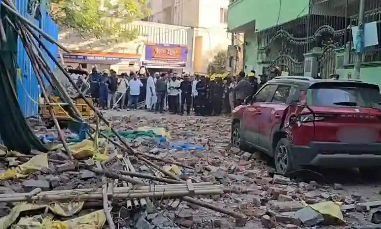 Killed : निर्माणाधीन भवन का स्कैफोल्ड गिरने से तीन मजदूरों की मौत