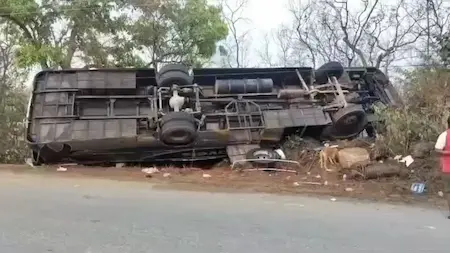 Odisha Bus Accident : ओडिशा में पर्यटक बस पलटी, 5 की मौत, 40 घायल