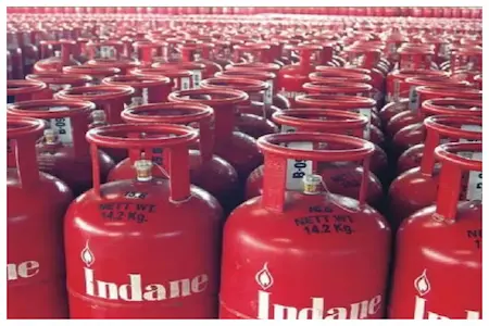 Chhattisgarh : दहेज में चाहिए गैस सिलेंडर लिखा बोर्ड बना चर्चा का विषय