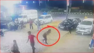 बरेली में सलमान ने चाकू से अपना ही गला रेत डाला