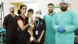 बिना सर्जरी के 14 महीने के बच्चे की जान बचाई, निगला 2.5 इंच का स्क्रू