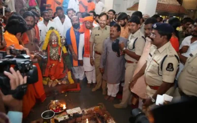 CP : पुलिस कमिश्नर ने पूजा-अर्चना कर शोभायात्रा का शुभारंभ किया