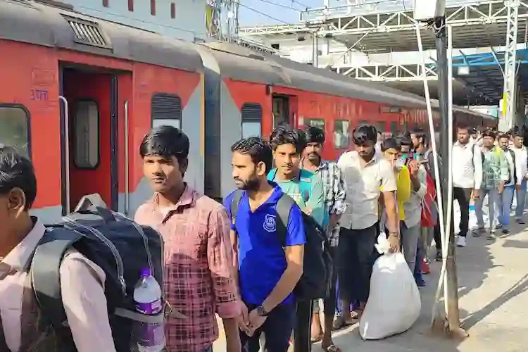 वाराणसी-पटना के लिए विशेष ट्रेन नहीं, यात्री परेशान