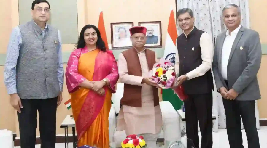 वरिष्ठ गणमान्य व्यक्तियों ने लोक भवन में राज्यपाल से की भेंट