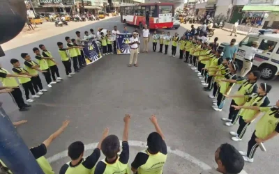 Hyderabad : छात्रों ने ‘ह्यूमन चेन’ बनाकर यातायात अनुशासन का दिया संदेश