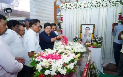 BJP : भाजपा प्रदेश अध्यक्ष ने नादेन्डला भास्कर राव के पार्थिव शरीर पर अर्पित की श्रद्धांजलि