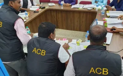 Telangana : रिश्वत लेते हेडमास्टर और क्लर्क एसीबी के जाल में फंसे