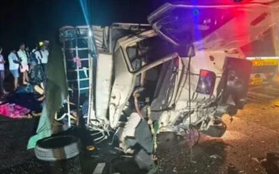 Bolero truck accident : कंक्रीट मिक्सर ट्रक ने बोलेरो को मारी टक्कर