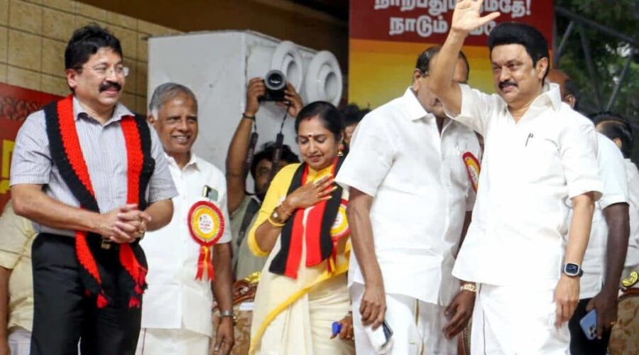 तमिलनाडु में DMK, बंगाल में BJP?