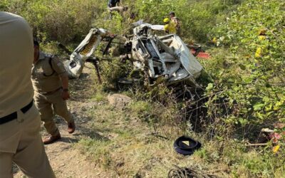 Uttarakhand accident : खाई में गिरा वाहन, 8 लोगों की मौके पर मौत