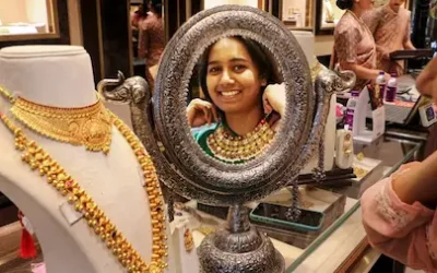 Akshaya Tritiya 2026: अक्षय तृतीया पर किस समय खरीदें सोना-चांदी