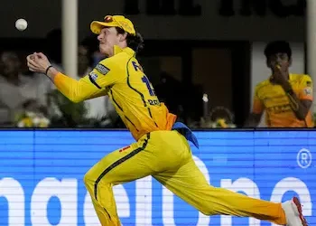 CSK: CSK vs KKR: संजू की आक्रामकता और नूर अहमद की फिरकी का जादू
