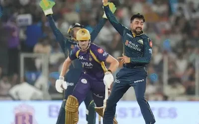 IPL Thrills: IPL रोमांच: कैमरन ग्रीन का कार पर छक्का