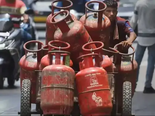 अंतरराष्ट्रीय तनाव का असर: घरेलू LPG खपत में 13% की गिरावट