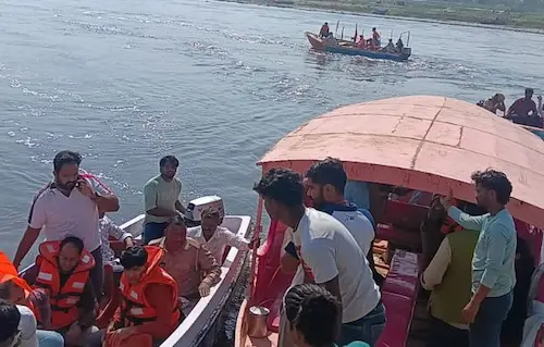 मथुरा नाव हादसा