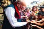 WB- झाड़ग्राम रैली के बाद पीएम मोदी ने चखा झालमुड़ी, वीडियो वायरल