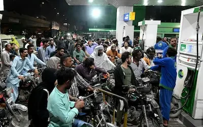 Pakistan: पाकिस्तान में पेट्रोल-डीजल की कीमतों में ‘महा-विस्फोट’